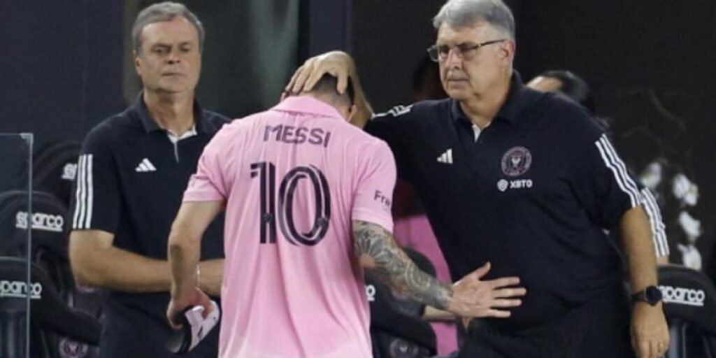 'tata'-martino-explica-como-messi-esta-se-saindo-com-a-lesao