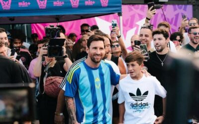 messi-e-exibido-em-publico,-mas-esta-em-silencio-sobre-seu-futuro
