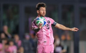 e-assim-que-messi-comemora-passagem-sub-20-da-argentina,-quebrando-recorde-historico