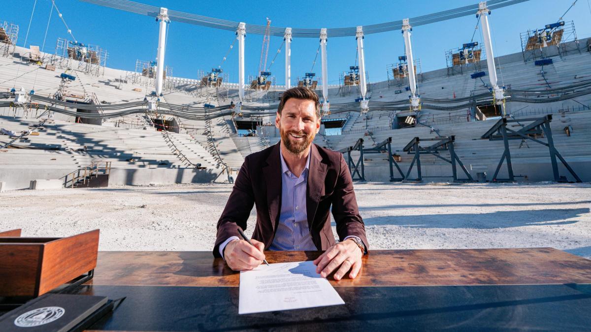 a-foto-da-renovacao-de-messi-tinha-uma-mensagem