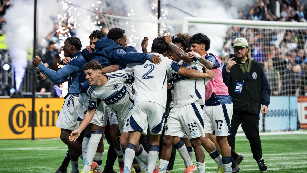 2-2:-filho-se-veste-de-heroi,-mas-vancouver-e-quem-vai-a-final-nos-penaltis