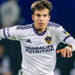 futebol-|-pesadelo-para-riqui-puig:-seu-joelho-o-obriga-a-se-submeter-a-uma-nova-cirurgia