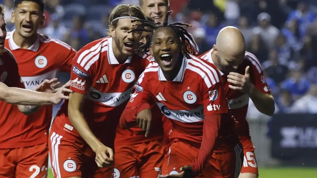 1-2:-dithejane-hace-de-lewandowski-en-el-chicago-fire